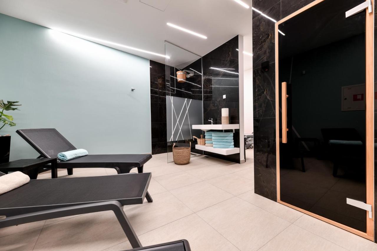 Crowonder Apartments & Rooms Oaza With Heated Swimming Pool And Sauna Turanj Kültér fotó