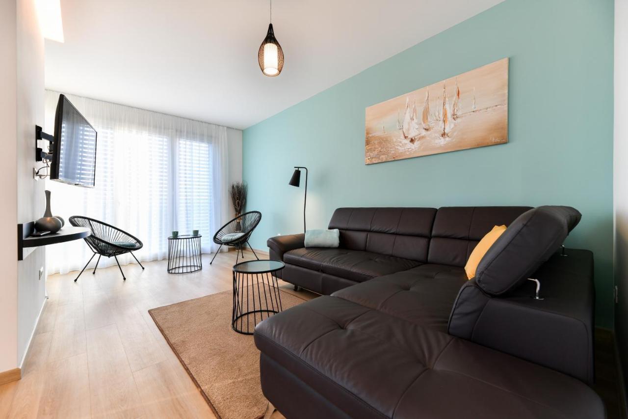 Crowonder Apartments & Rooms Oaza With Heated Swimming Pool And Sauna Turanj Kültér fotó