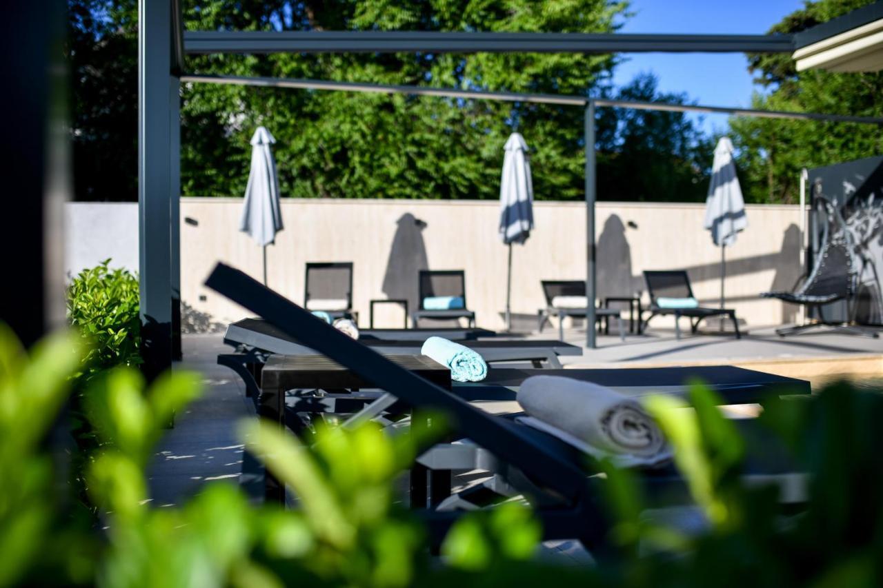 Crowonder Apartments & Rooms Oaza With Heated Swimming Pool And Sauna Turanj Kültér fotó