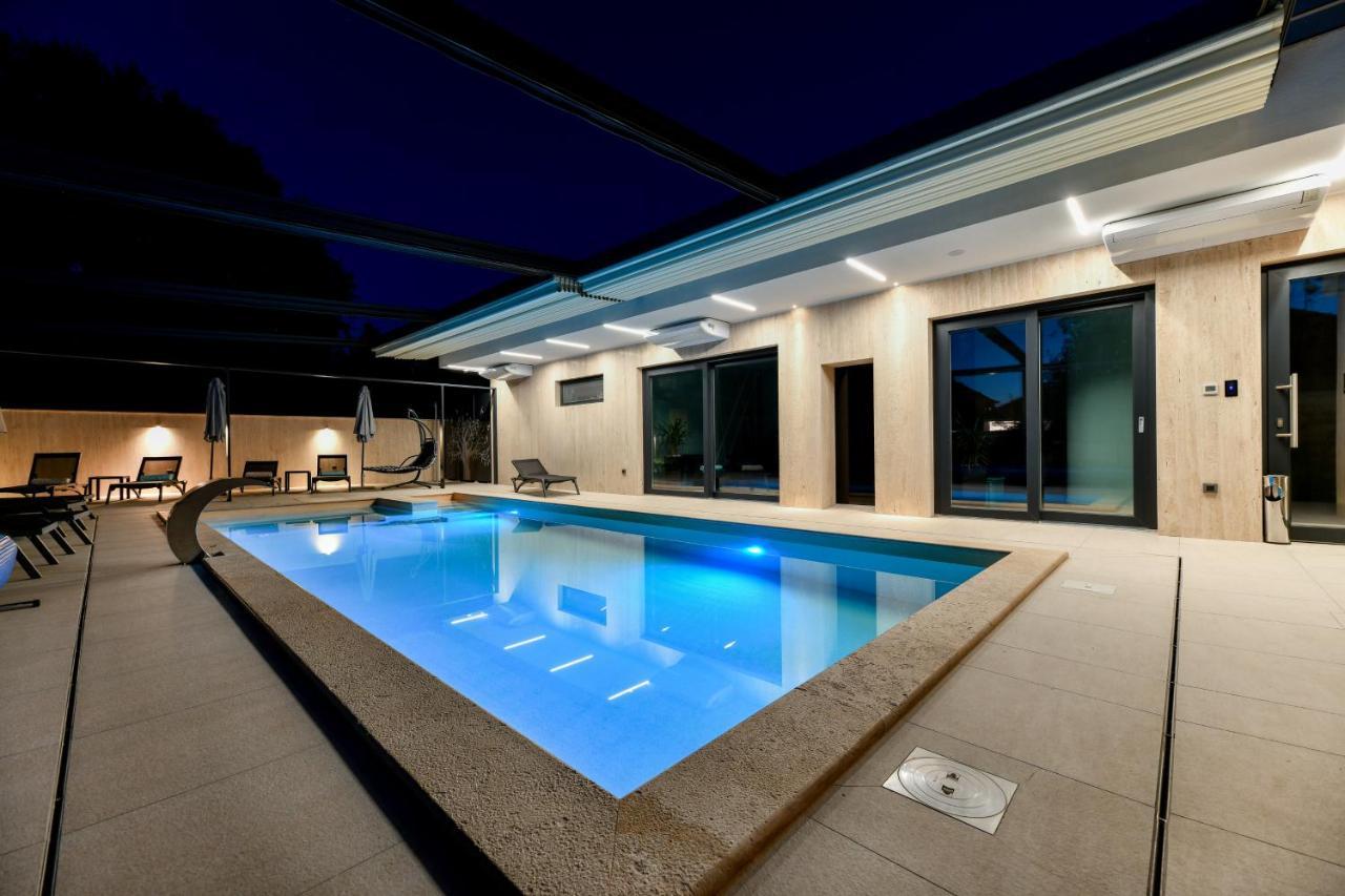 Crowonder Apartments & Rooms Oaza With Heated Swimming Pool And Sauna Turanj Kültér fotó
